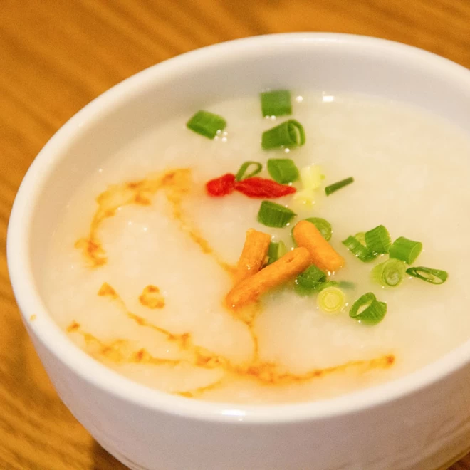 やさしい味わいの「鶏粥」